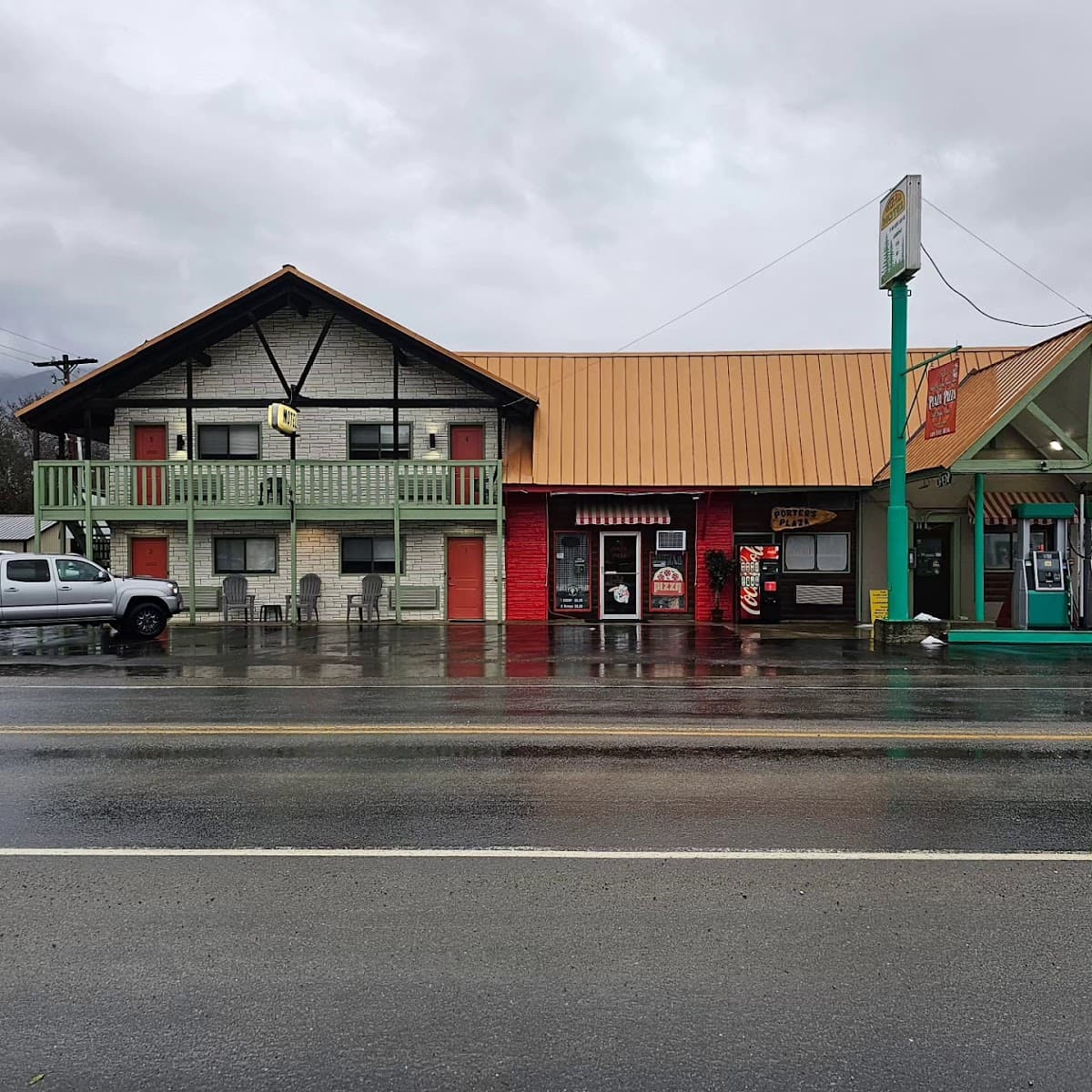 Porter's Plaza Motel