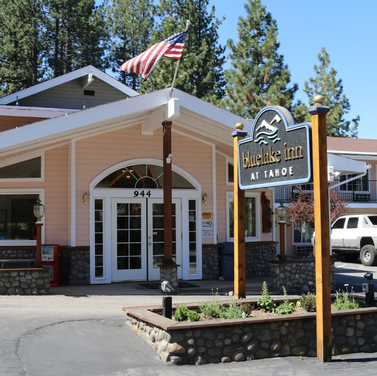 Bluelake Inn