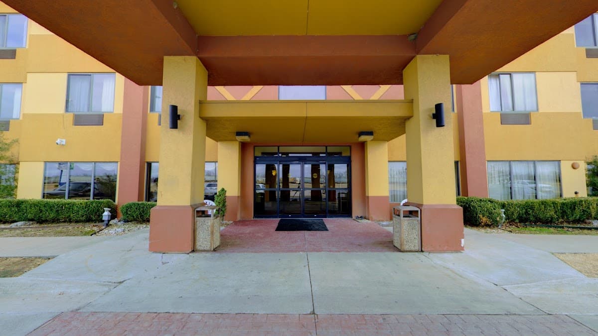 Quality Inn & Suites MidAmerica Industrial Park Area