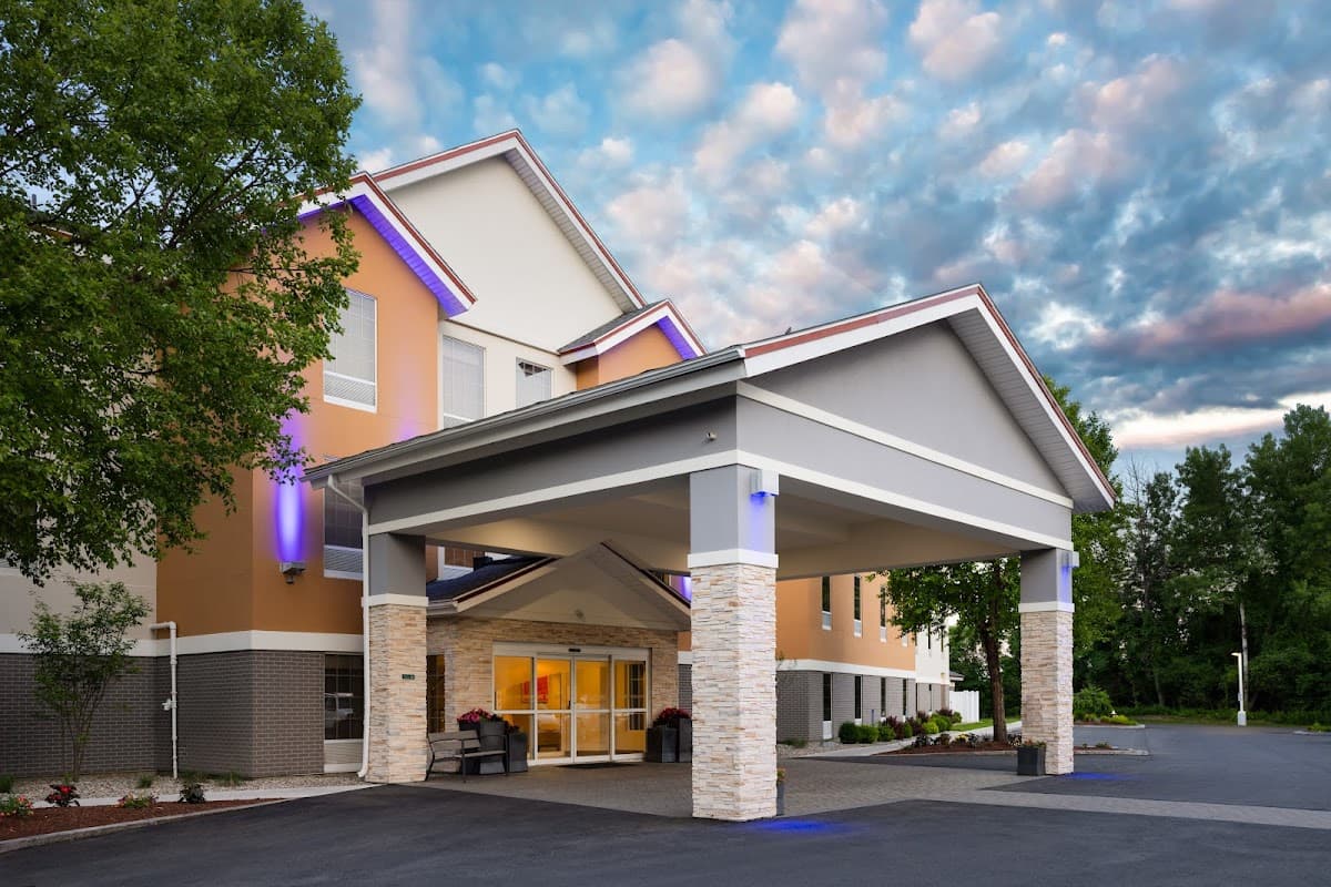 Holiday Inn Express & Suites Brattleboro by IHG