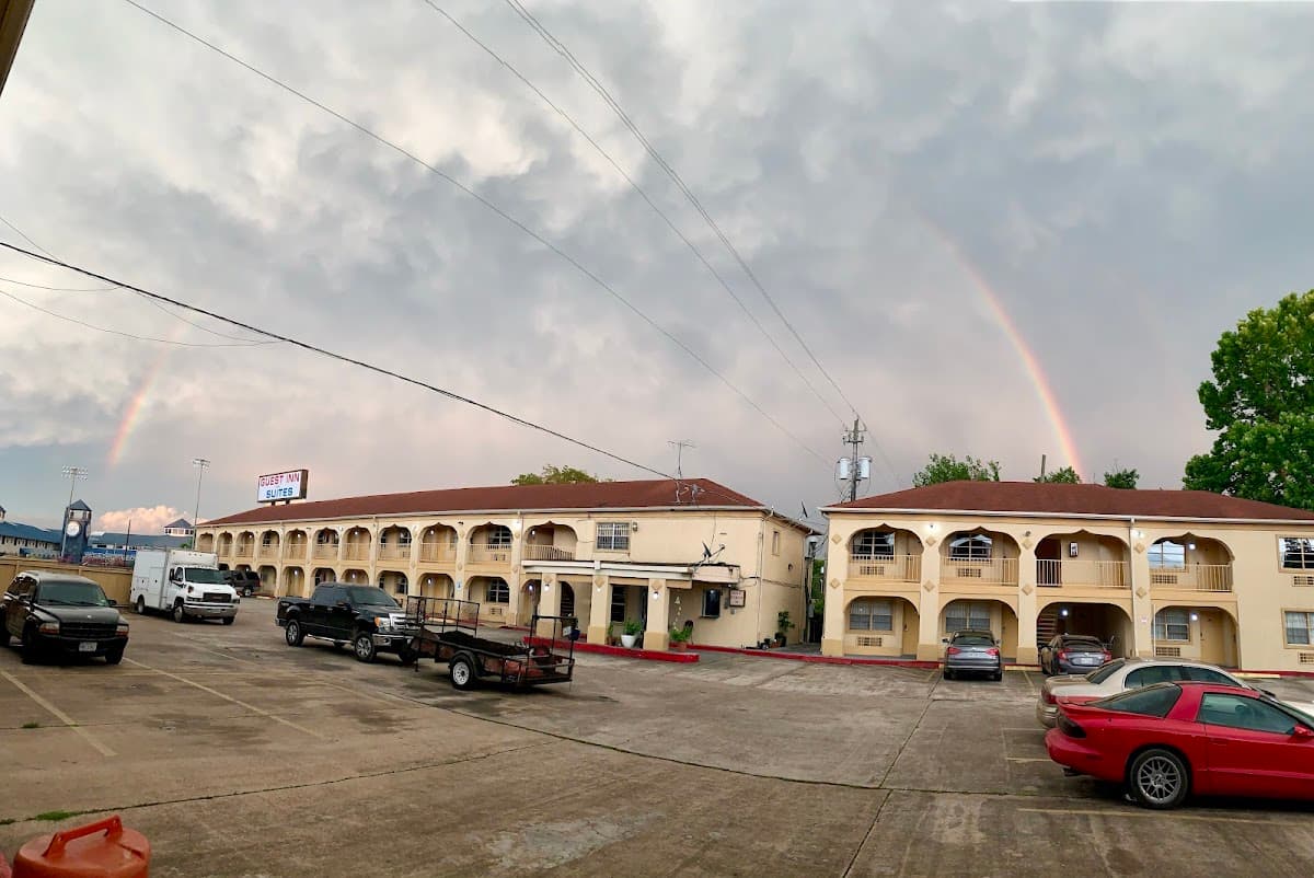 Guest Inn & Suites