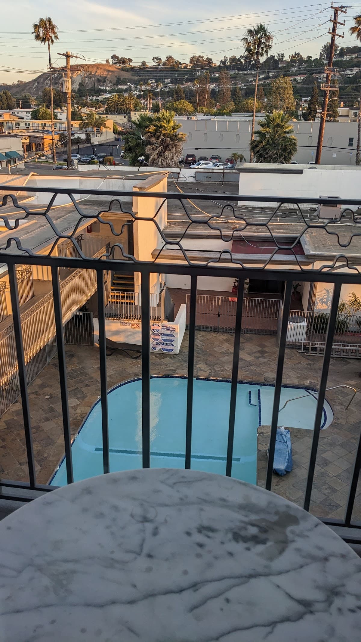MC Pacific Inn and Suites