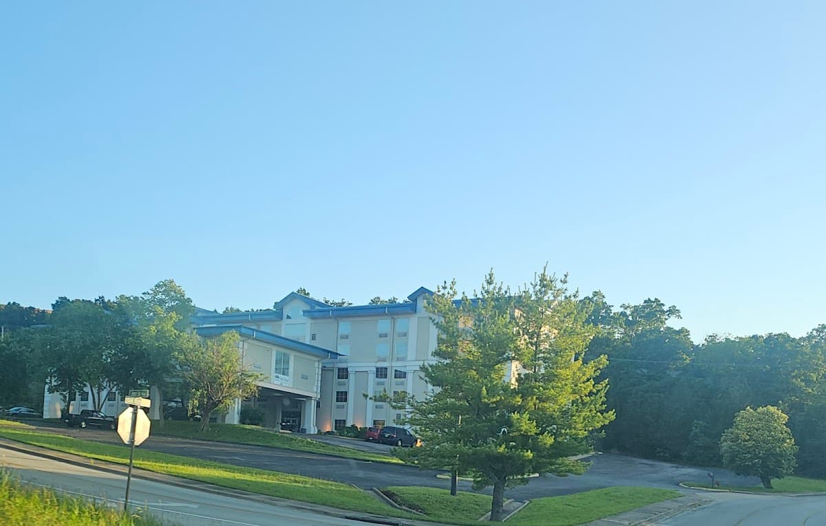 Oak ridge hotel