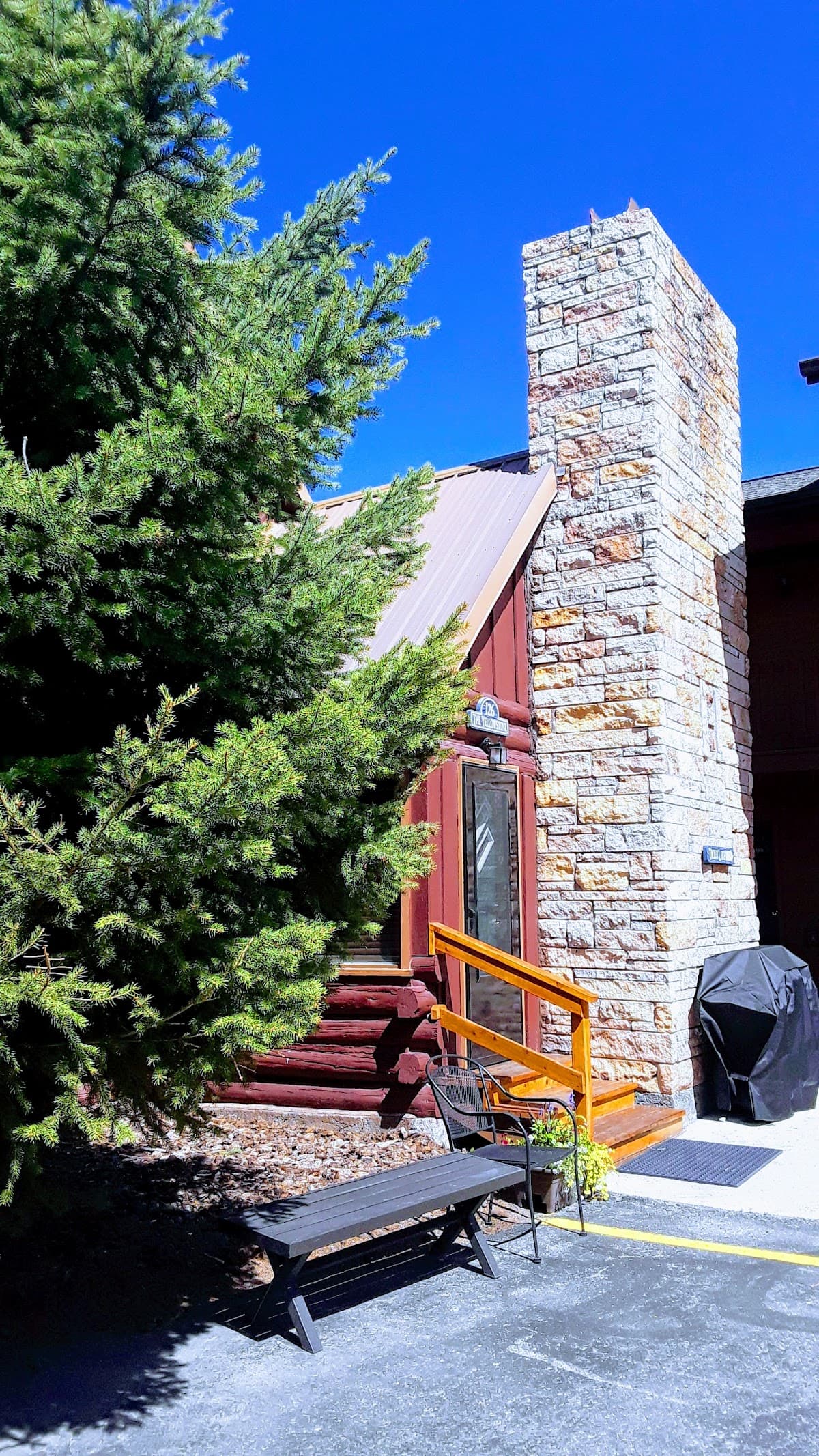 Yellowstone Cabin - Faithful Street Inn