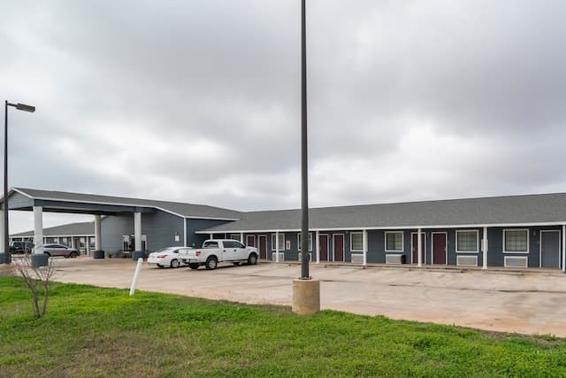 OYO Hotel Pearsall I-35 West