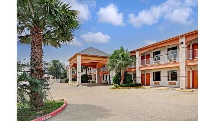 Super 8 by Wyndham Galveston