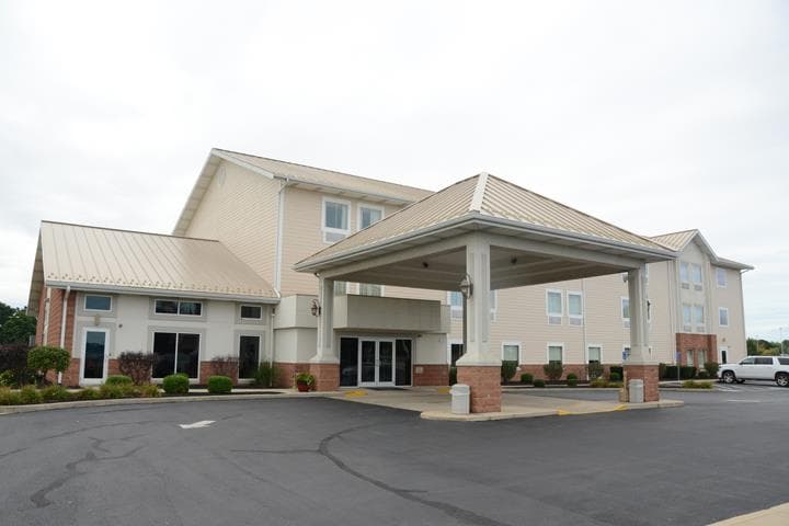 The Randolph Inn & Suites