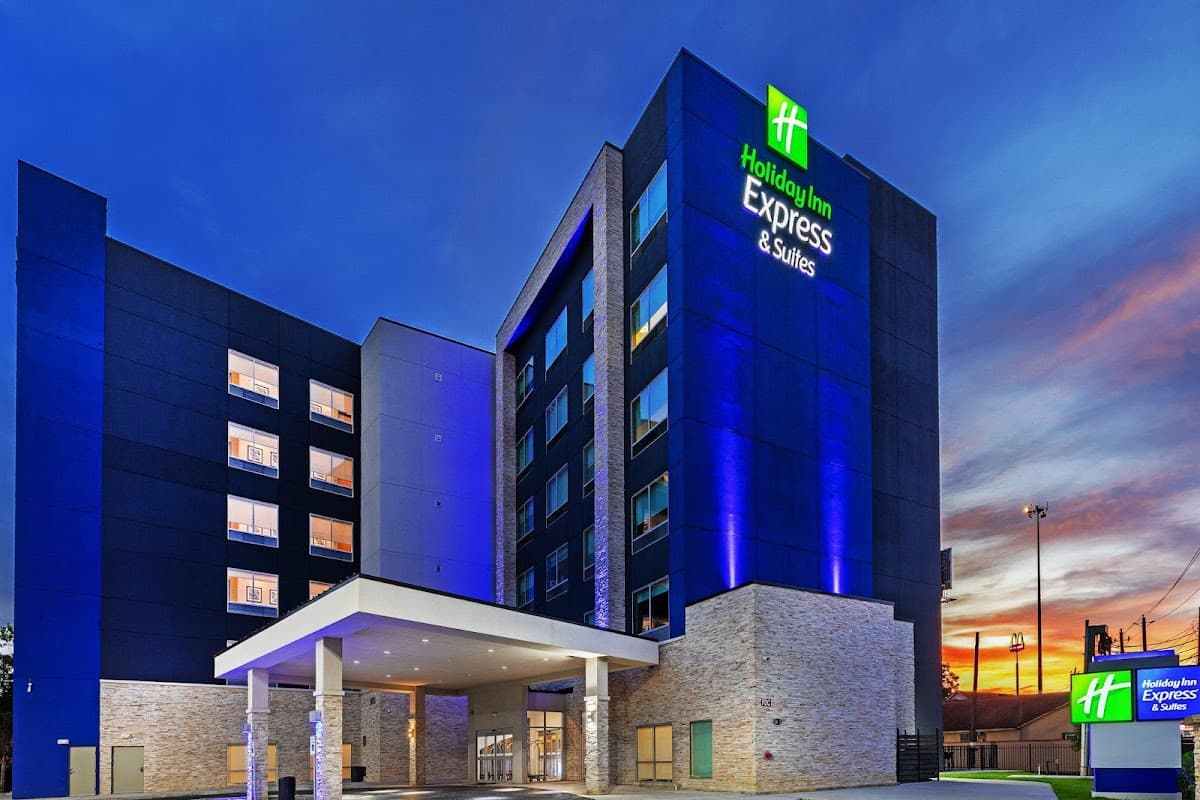 Holiday Inn Express & Suites Houston - Downtown North by IHG