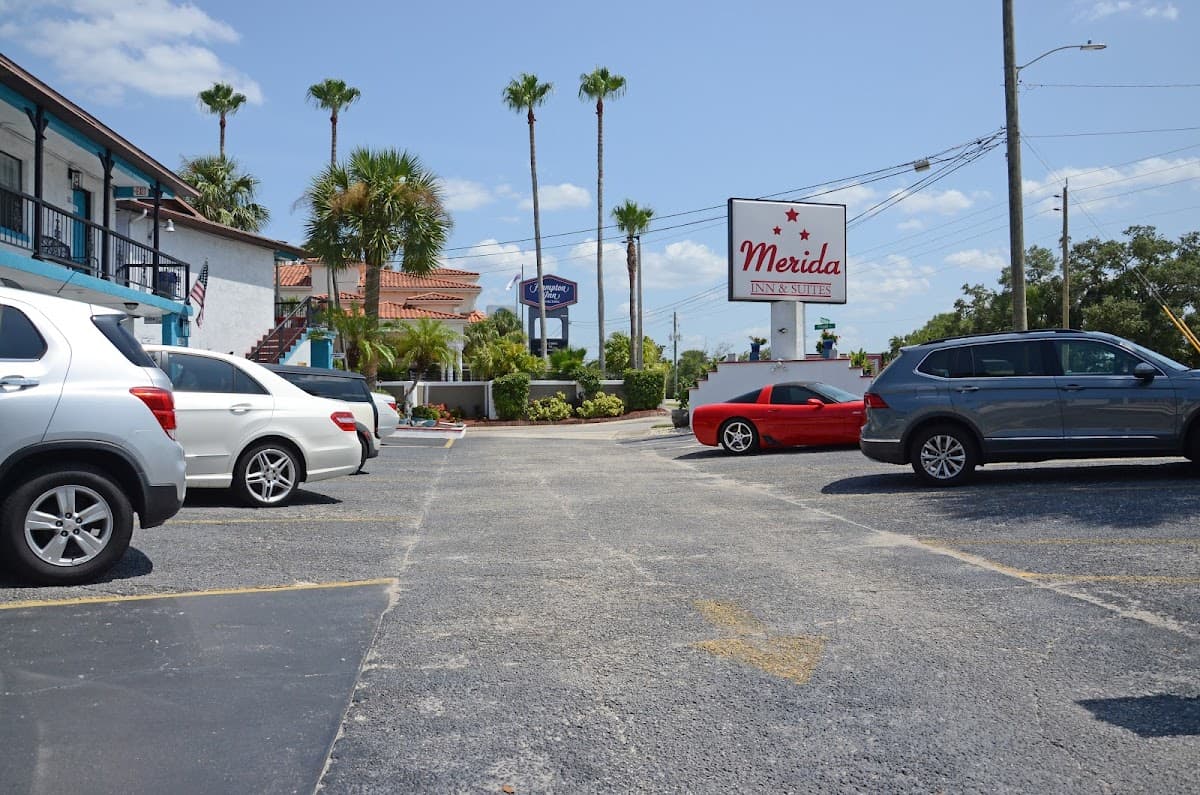 Merida Inn & Suites