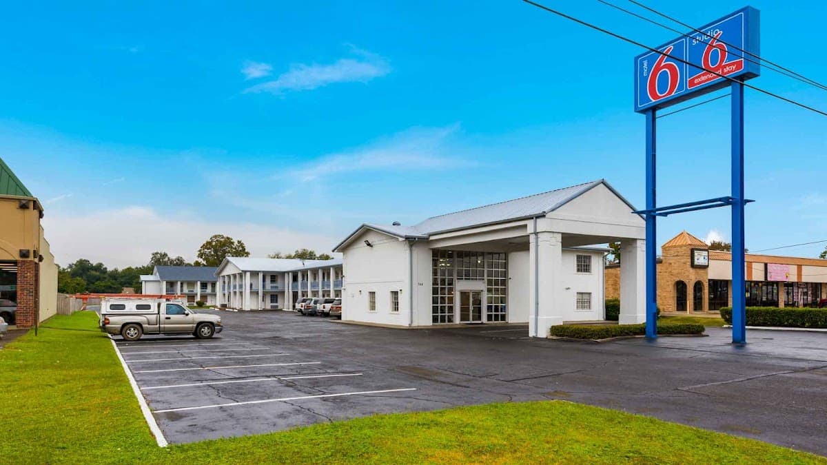 Motel 6 Alexandria, LA - South