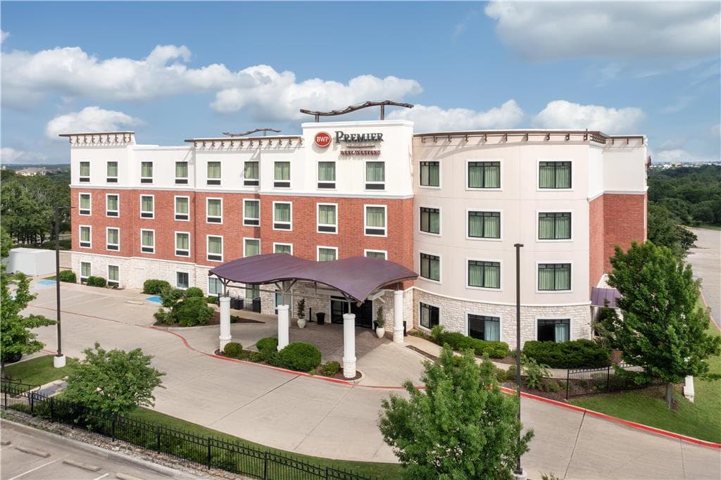 Best Western Premier Crown Chase Inn & Suites
