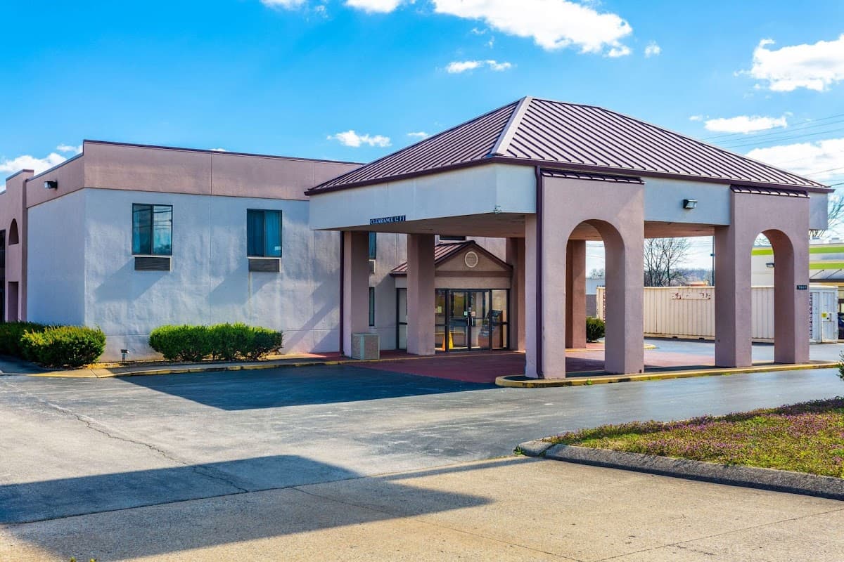 Econo Lodge & Suites