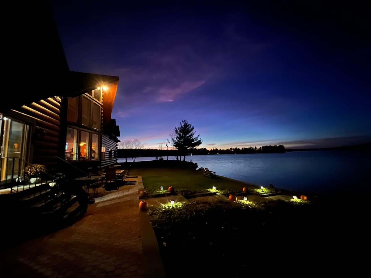 5 Lakes Lodge Bed & Breakfast