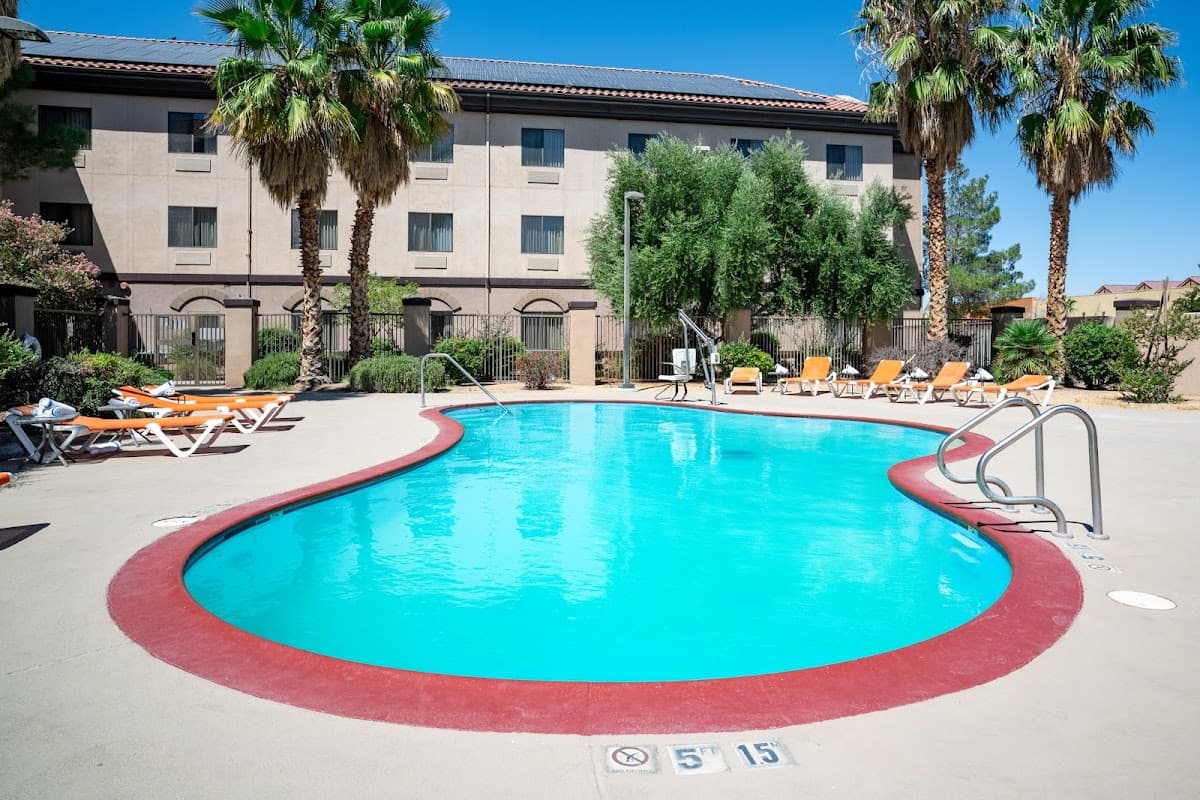 Holiday Inn Express & Suites Barstow-Outlet Center by IHG