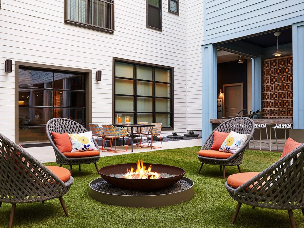 Sentral East Austin at 1630 E. Sixth | Austin Apartments