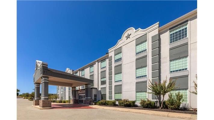 Super 8 by Wyndham San Antonio/Alamodome Area