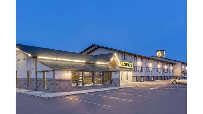 Super 8 by Wyndham Mitchell