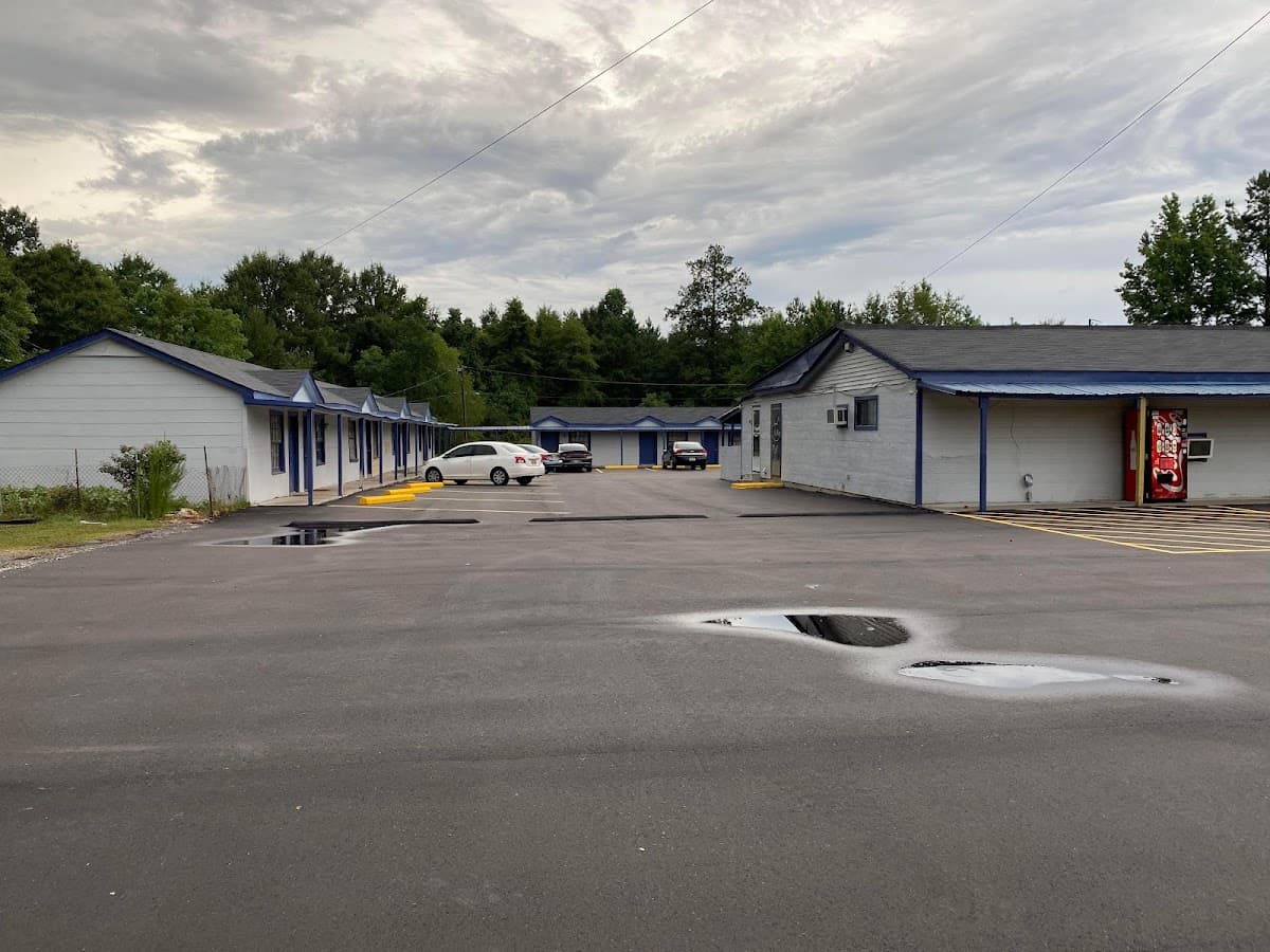 Plaza Motel