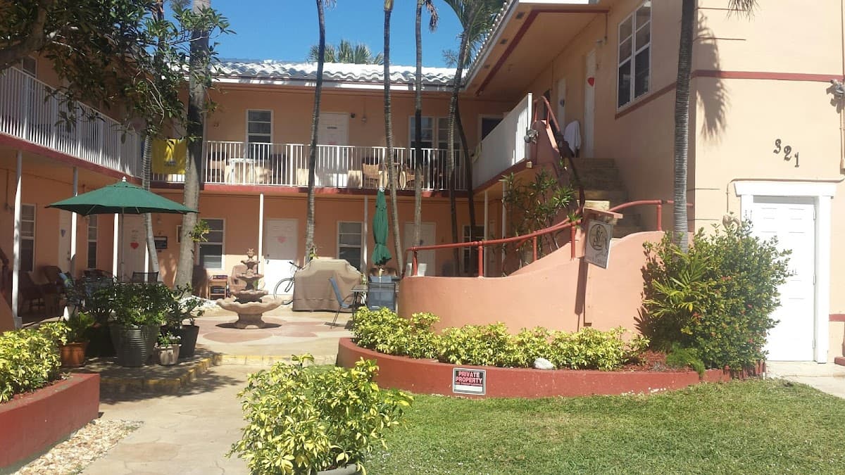 Charter House - Hollywood Beach Hotels