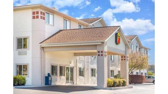 Super 8 by Wyndham West Middlesex/Sharon Area