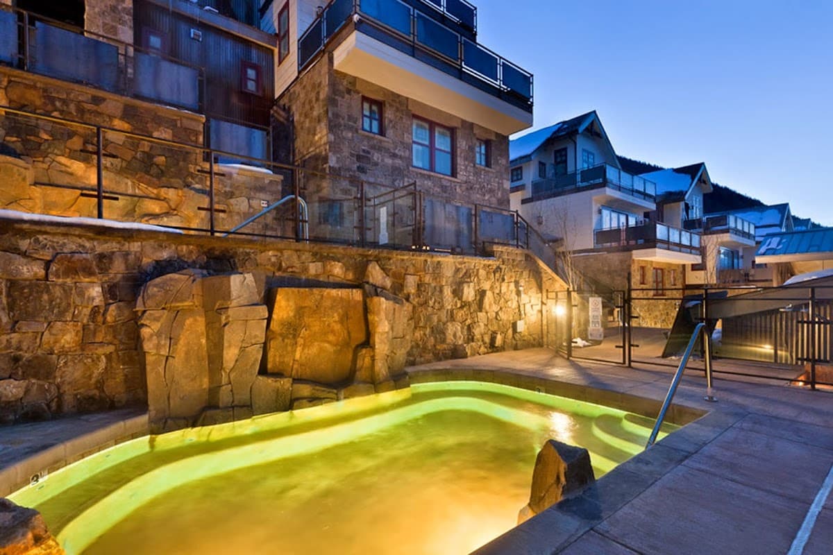 Element 52, Auberge Resorts Collection