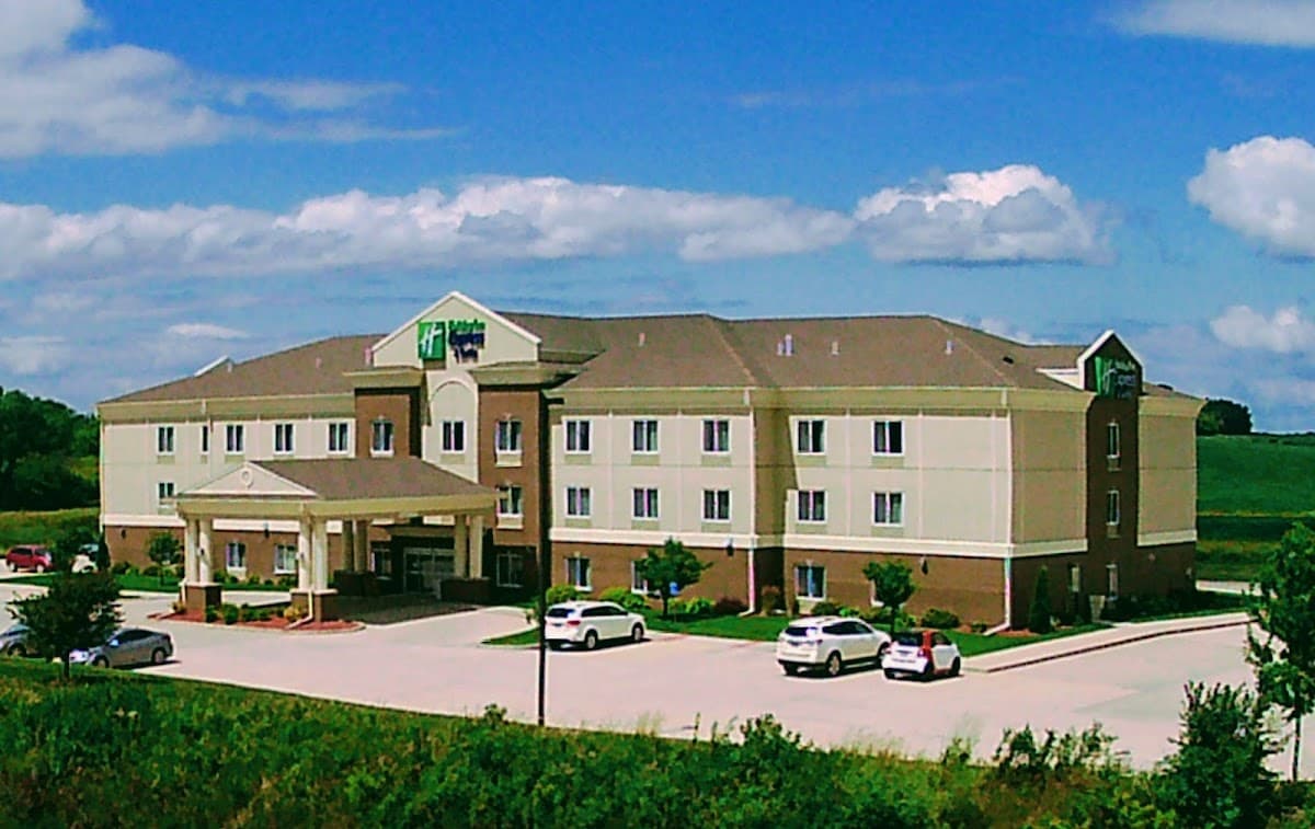 Holiday Inn Express & Suites Albert Lea - I-35 by IHG