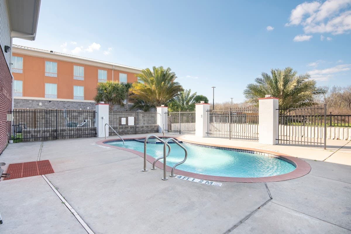 OYO Townhouse Clute Lake Jackson