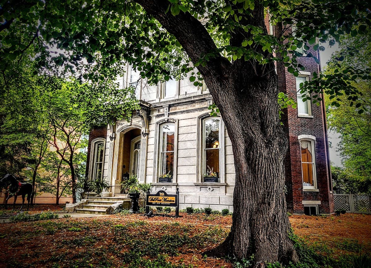 Dupont Mansion Bed & Breakfast