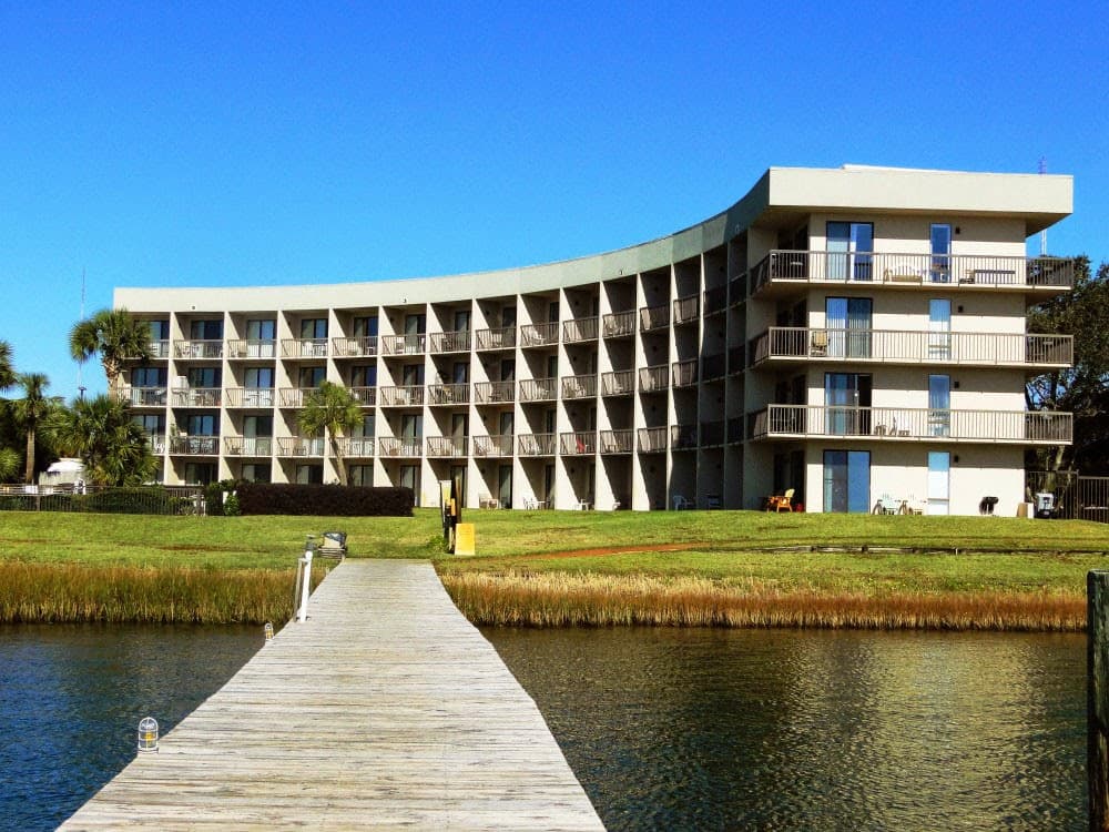 Pirates' Bay Guest Chambers and Marina