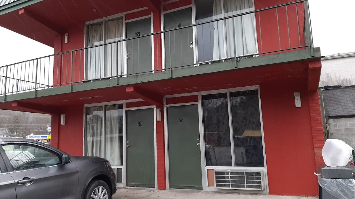 ROCKY TOP INN & SUITES
