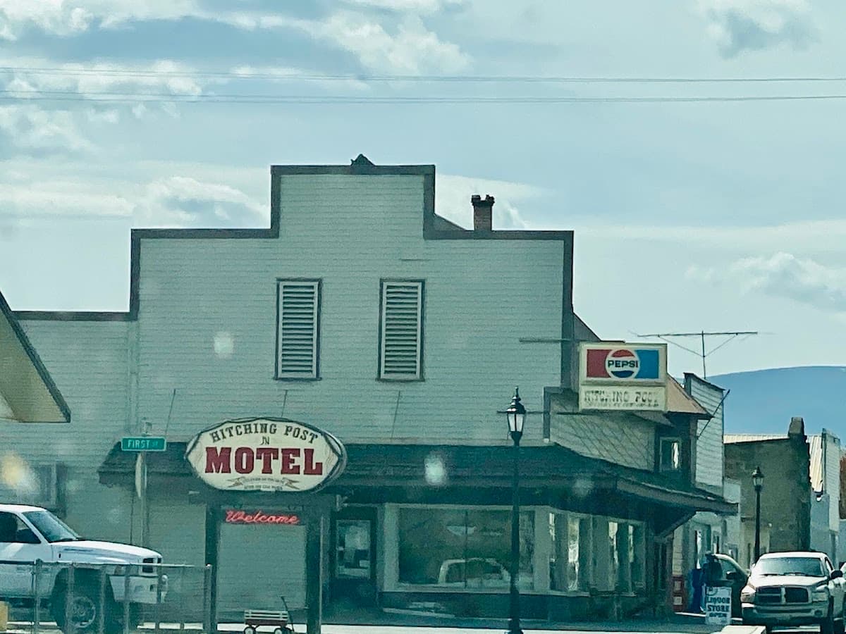 Hitching Post Motel