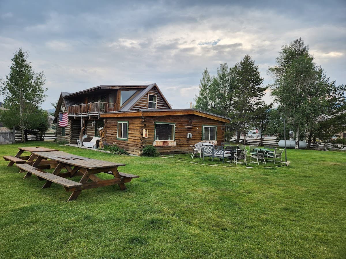 Danner's Log Cabin Motel