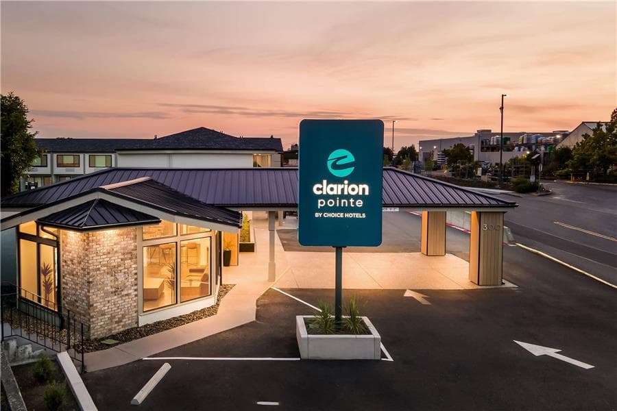 Clarion Pointe Mount Vernon - Burlington