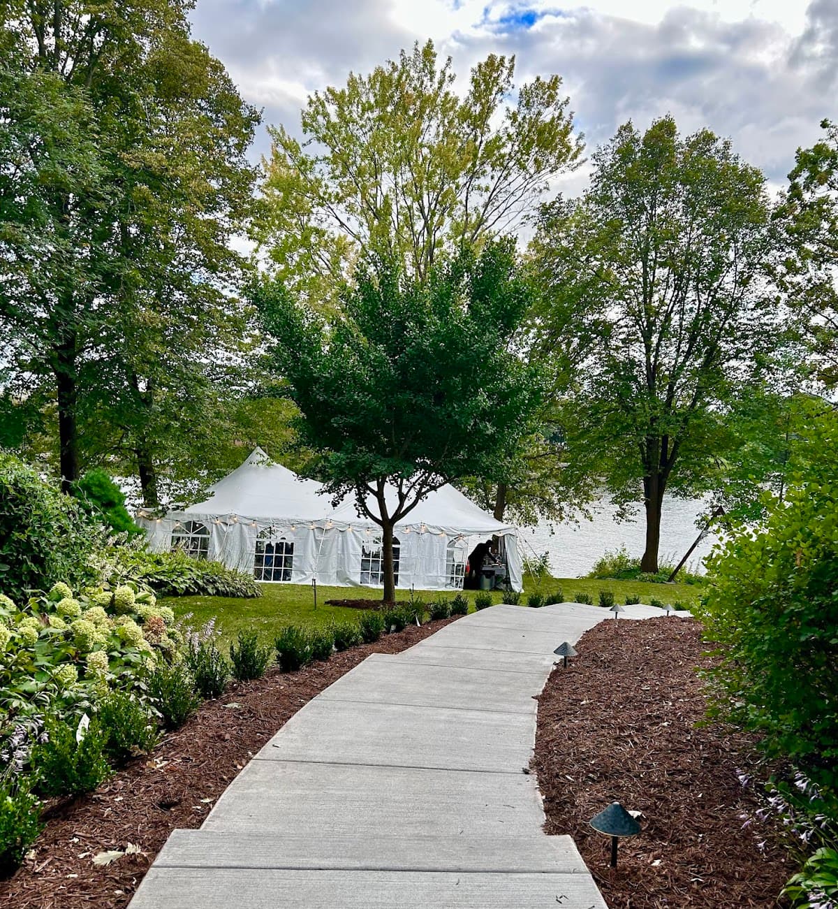 The Riverbank - All Seasons Guest Retreat