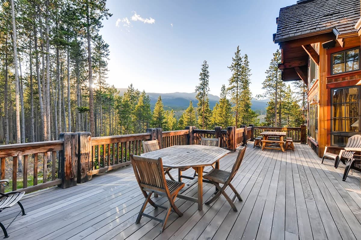 Chalet du Soleil by Moving Mountains