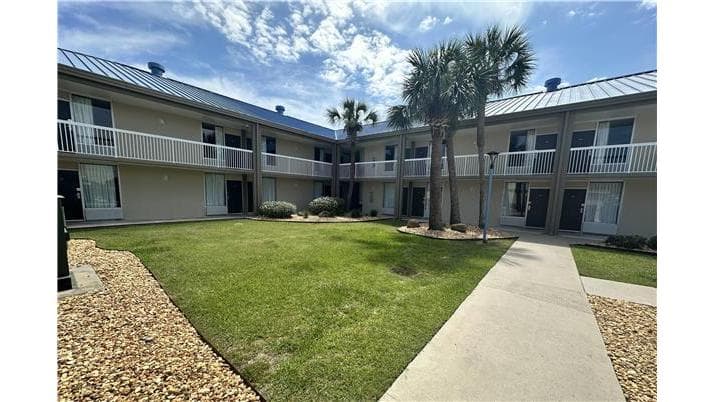 Days Inn by Wyndham Adel I-75