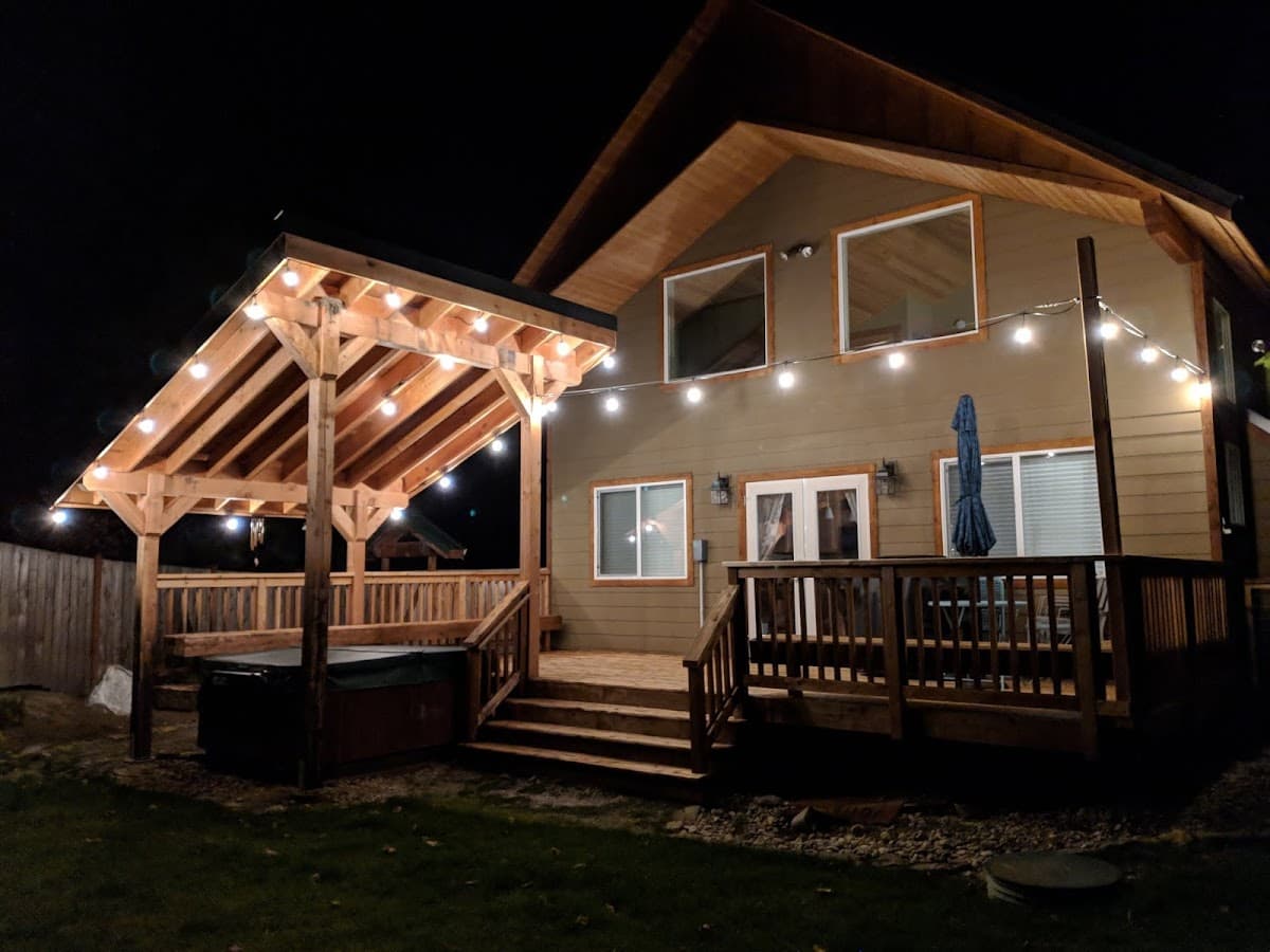 Paws In the Mountains (NW Comfy Cabins)