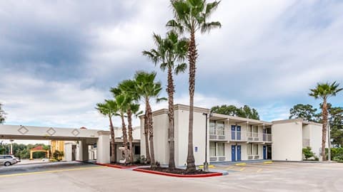 Motel 6 Cleveland, TX