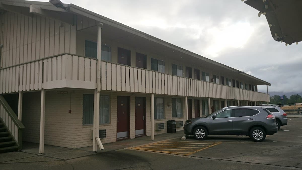 Royal Crest Motel