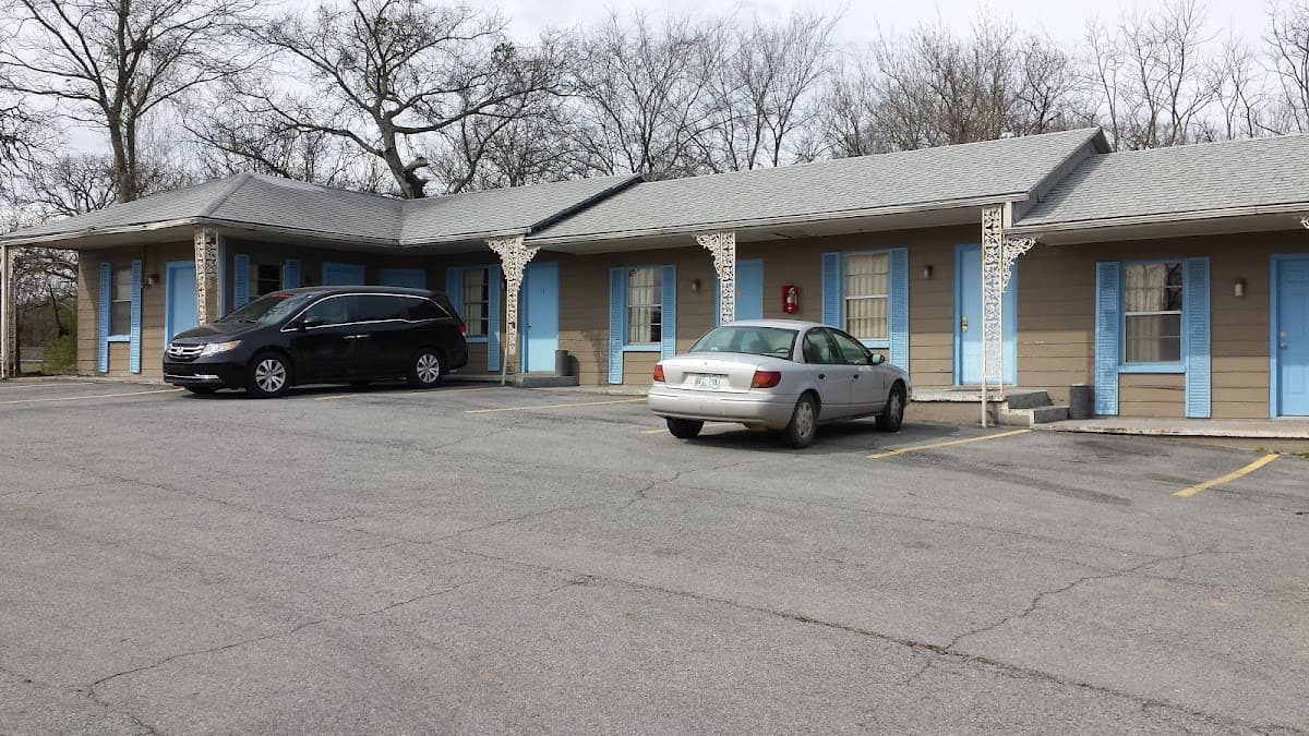 Colonial Motel