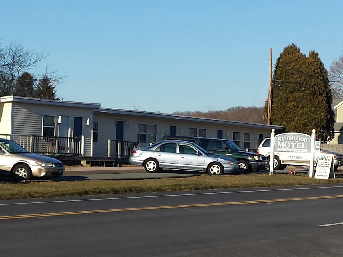 Stonington Motel