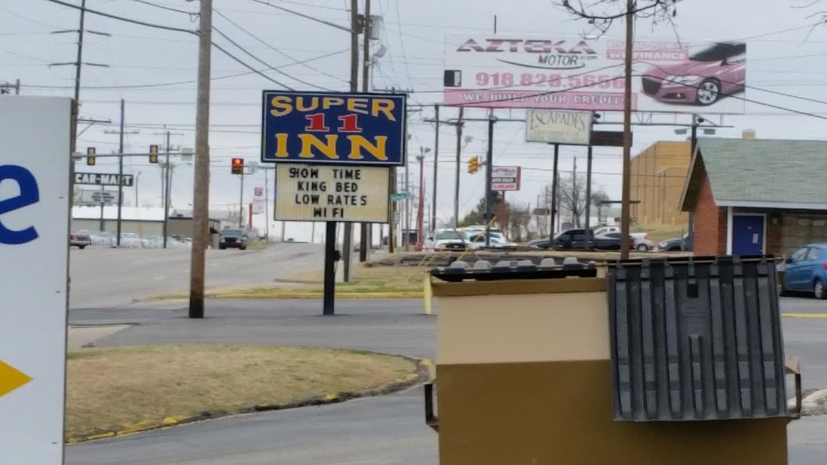 Super 11 Inn