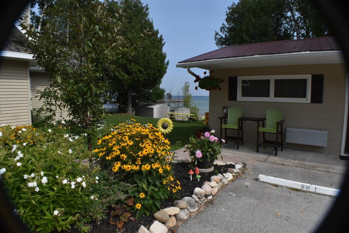 Square Rigger Harbor Motel