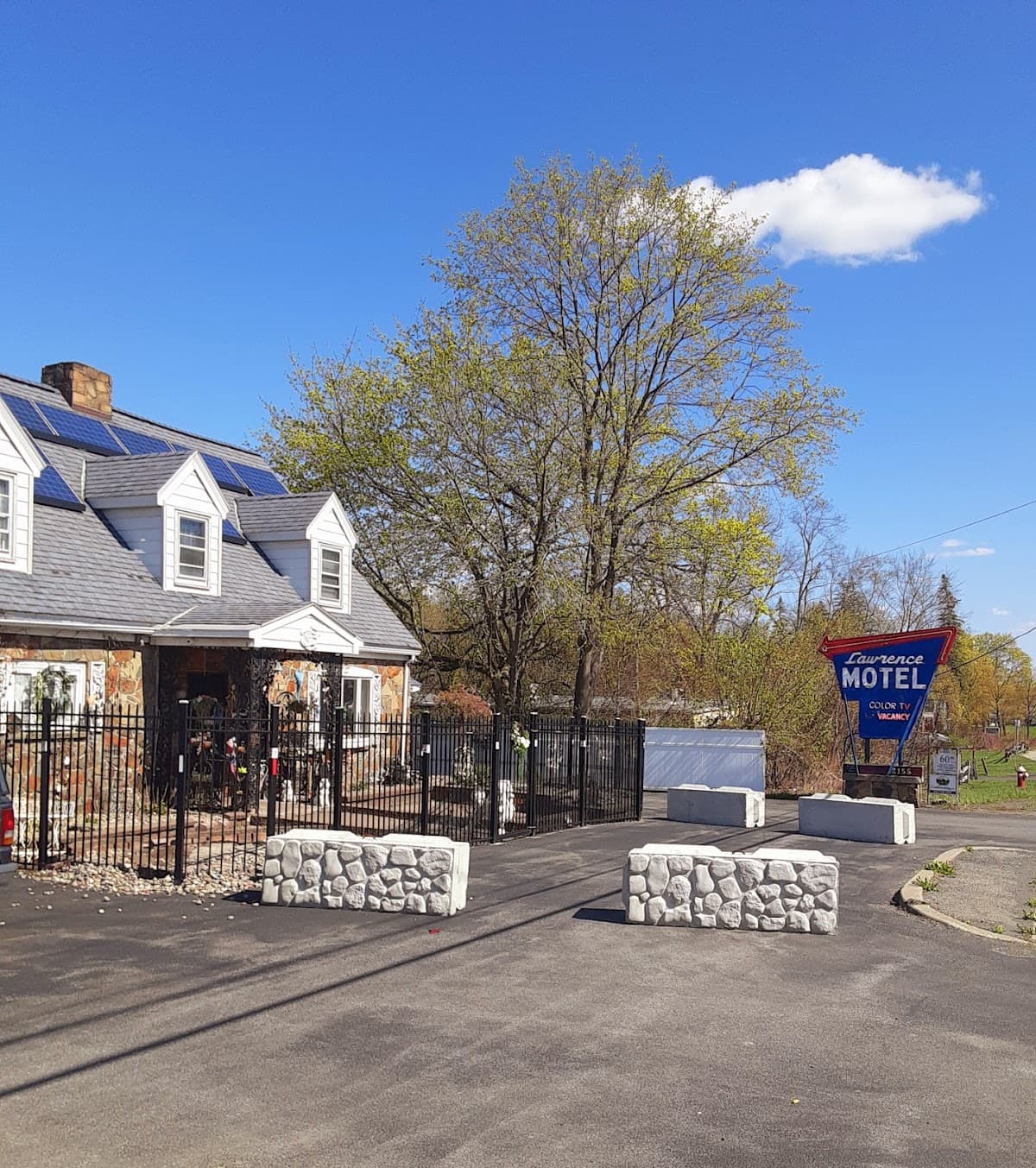Lawrence Motel
