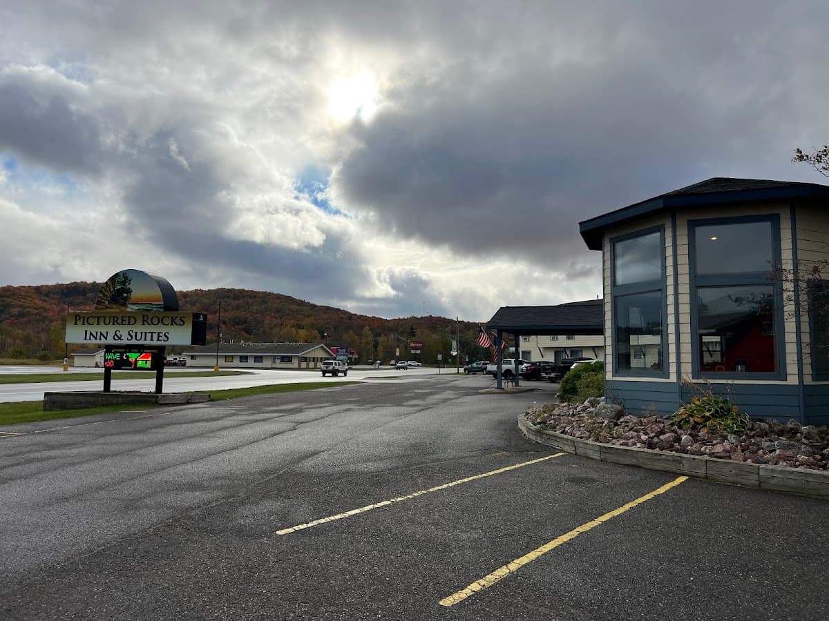 Pictured Rocks Inn & Suites