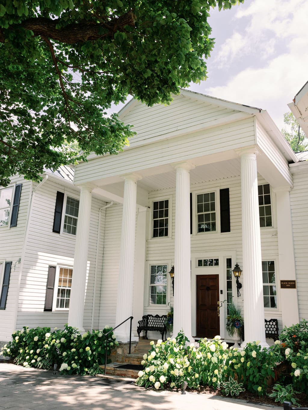 Black Horse Manor and Inn