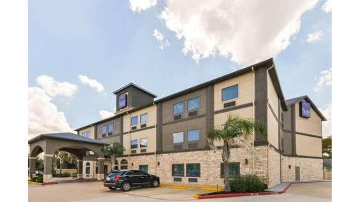 Sleep Inn & Suites Near Downtown North