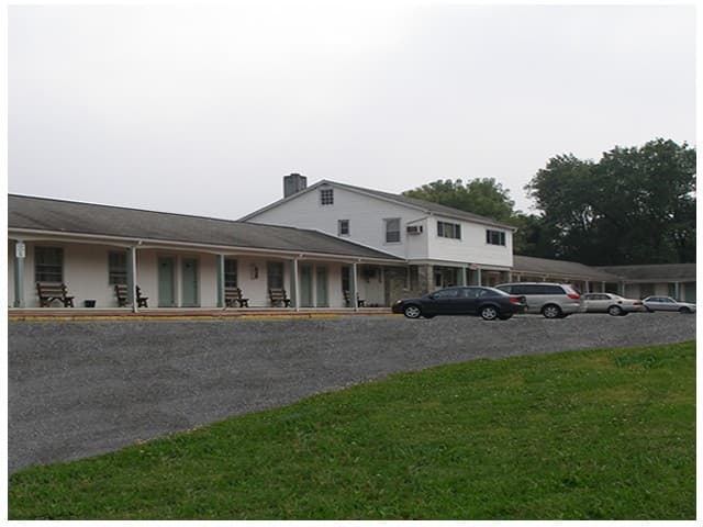 Red Carpet Inn & Suites Morgantown, PA