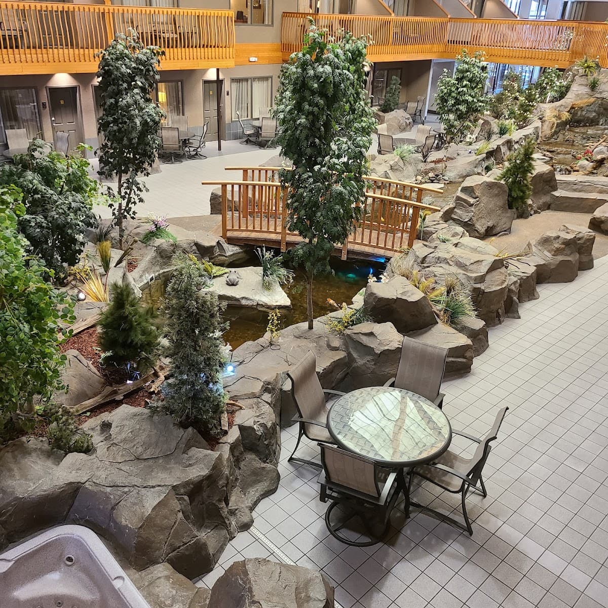 C'mon Inn Hotel & Suites