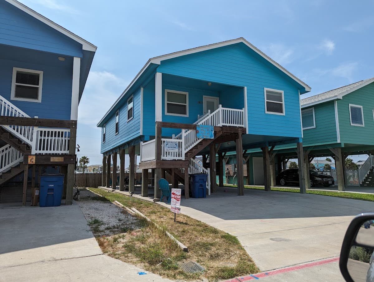 Blue pinneapple house